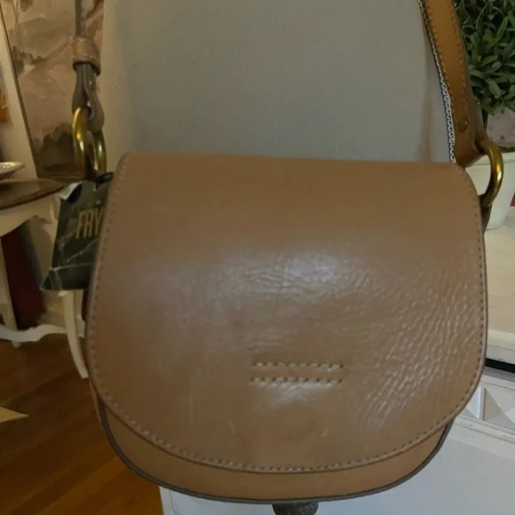 Frye Crossbody in Saddle Tan